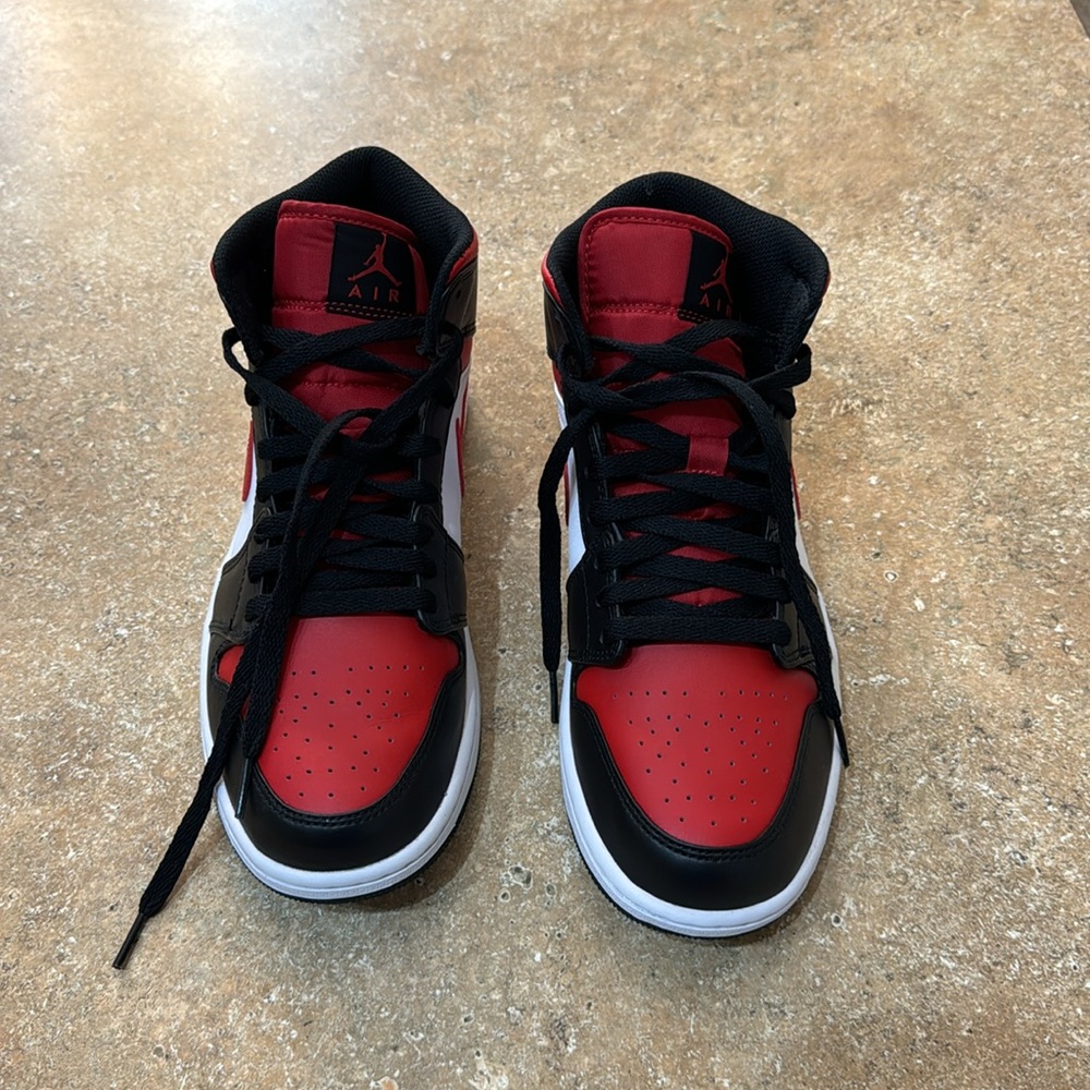 Air Jordan 1 MID